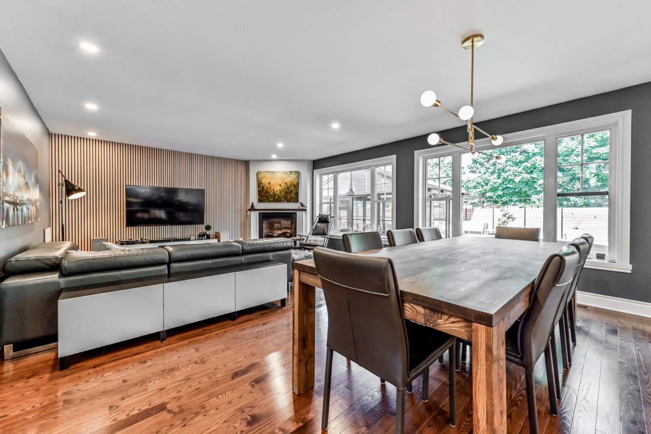 Plusieurs fenêtres, belle lumière naturelle