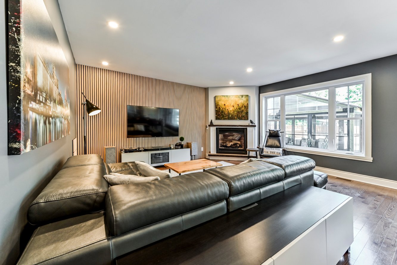 Une belle grande pièce confortable