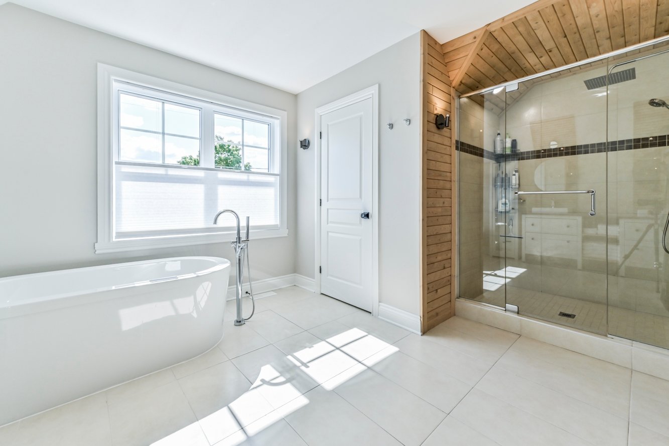 Grande douche vitrée