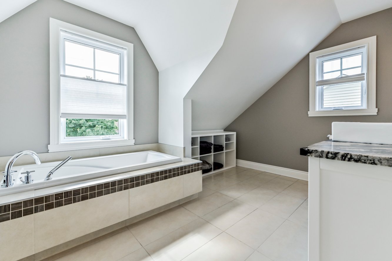 Joli bain, 2 fenêtres