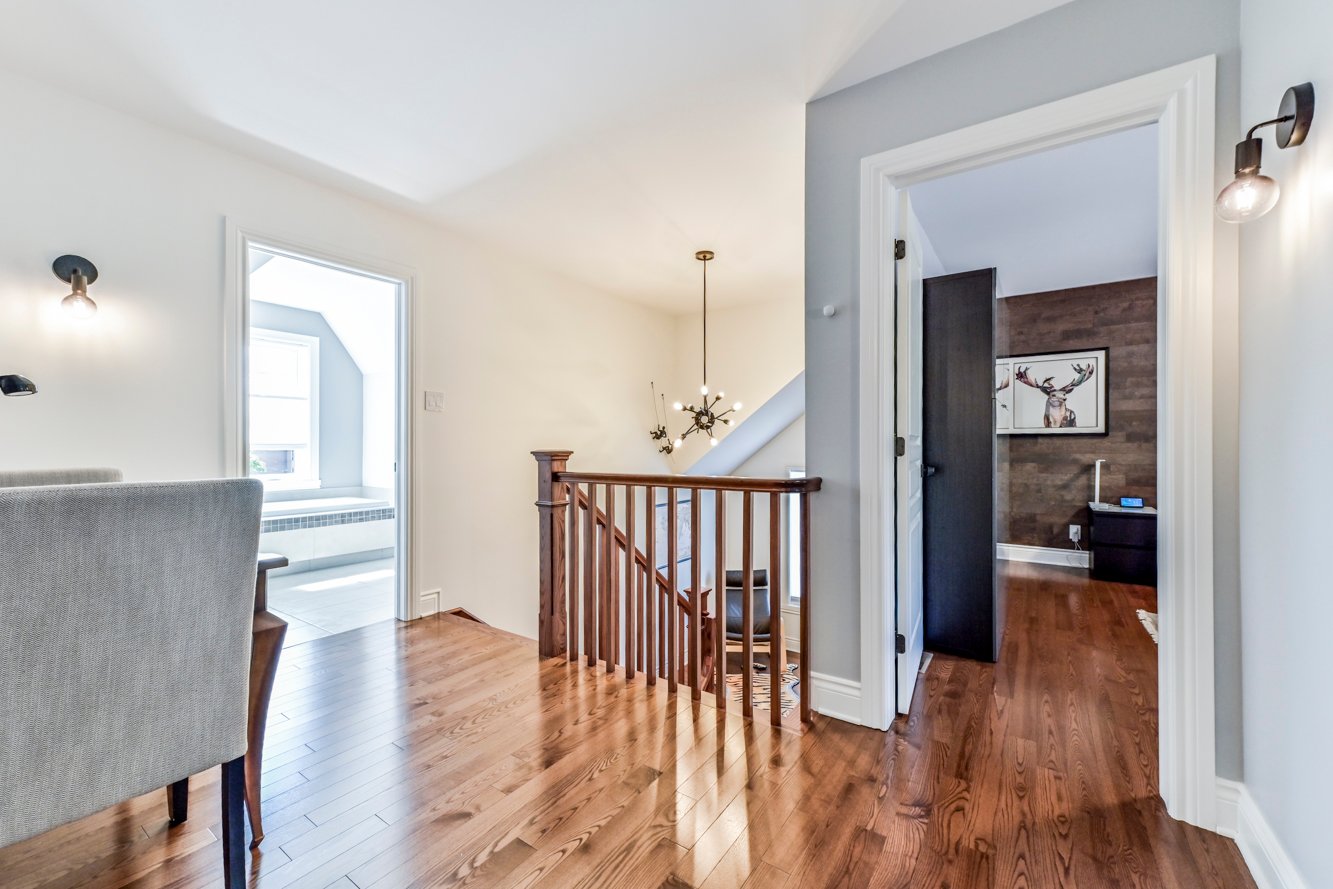 Grande mezzanine, espace pour petite table de jeux