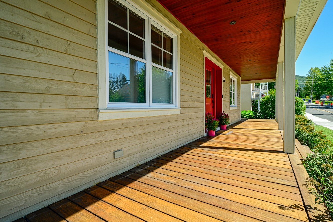 Grand balcon couvert à l'avant