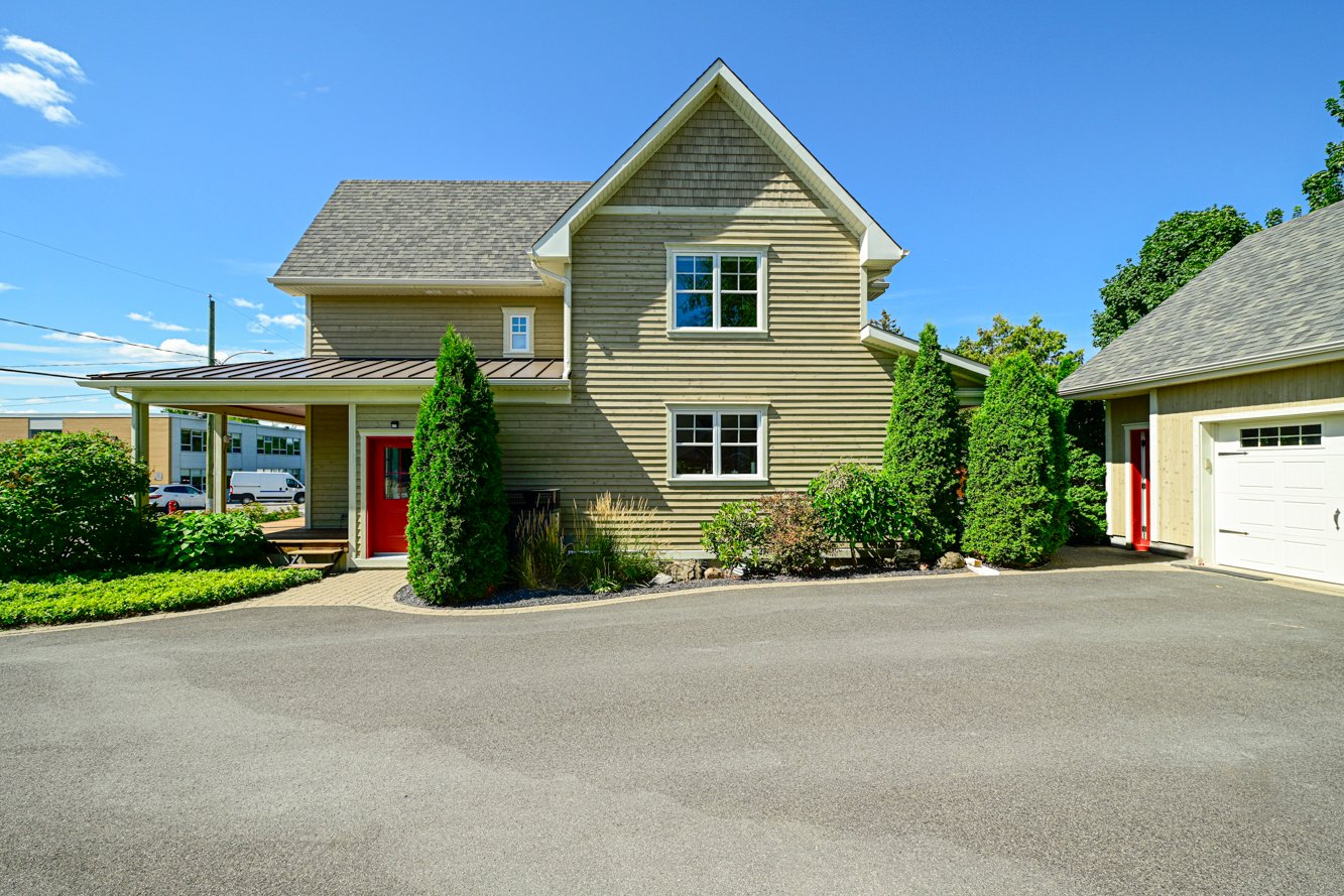 Porte indépendante menant au bureau professionnel