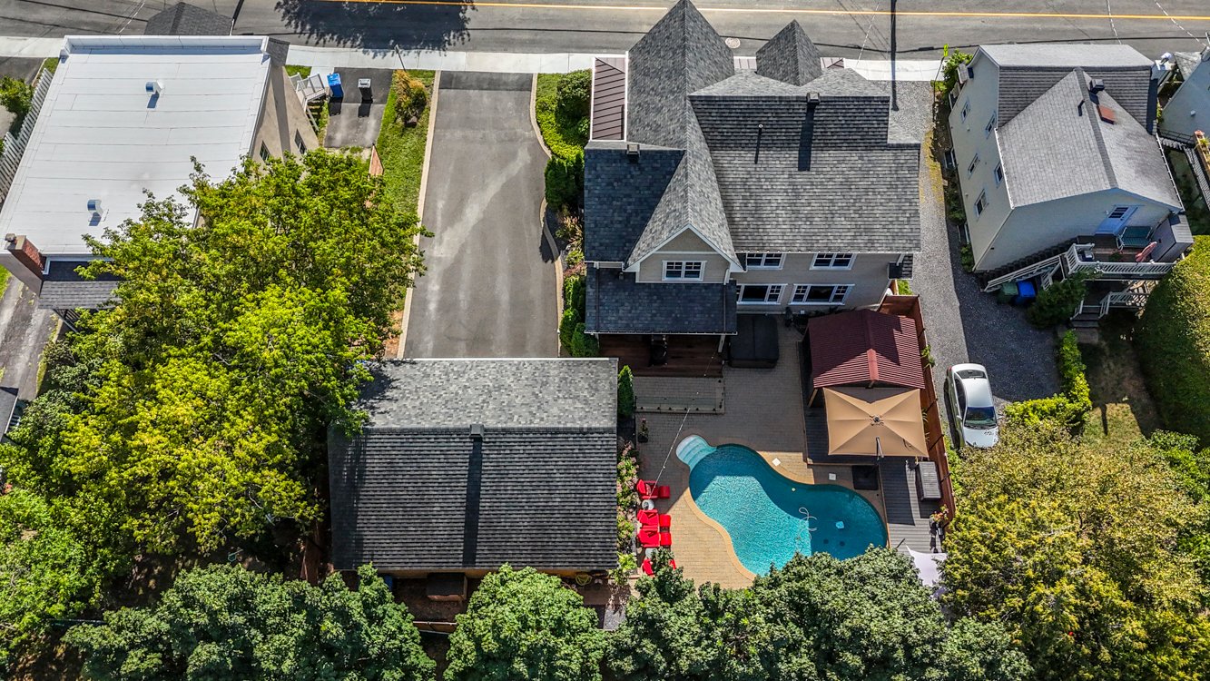 Aménagement de la cour très complet