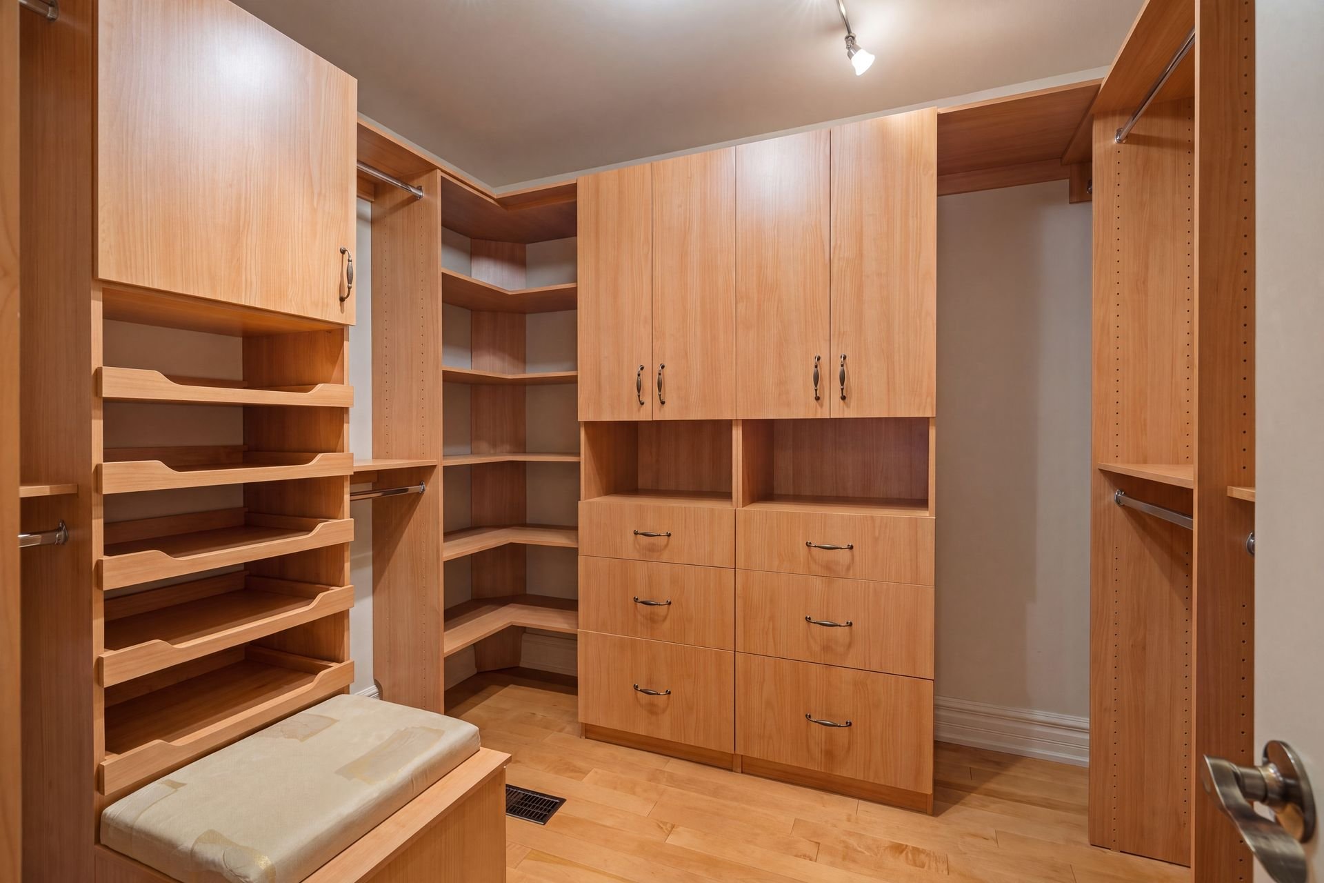 Walk-in closet