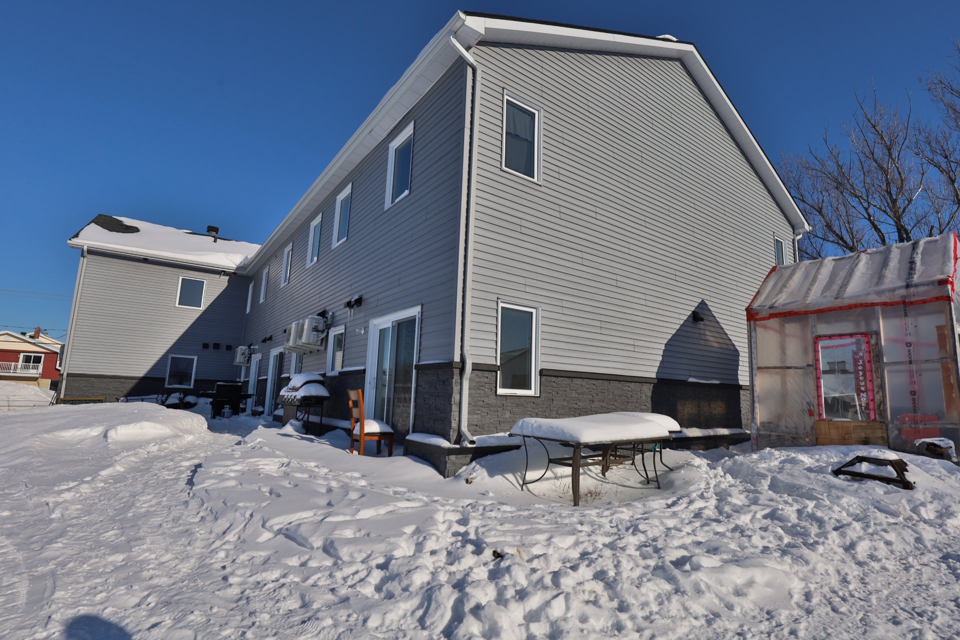 l'abris tempo appartient au locataire.