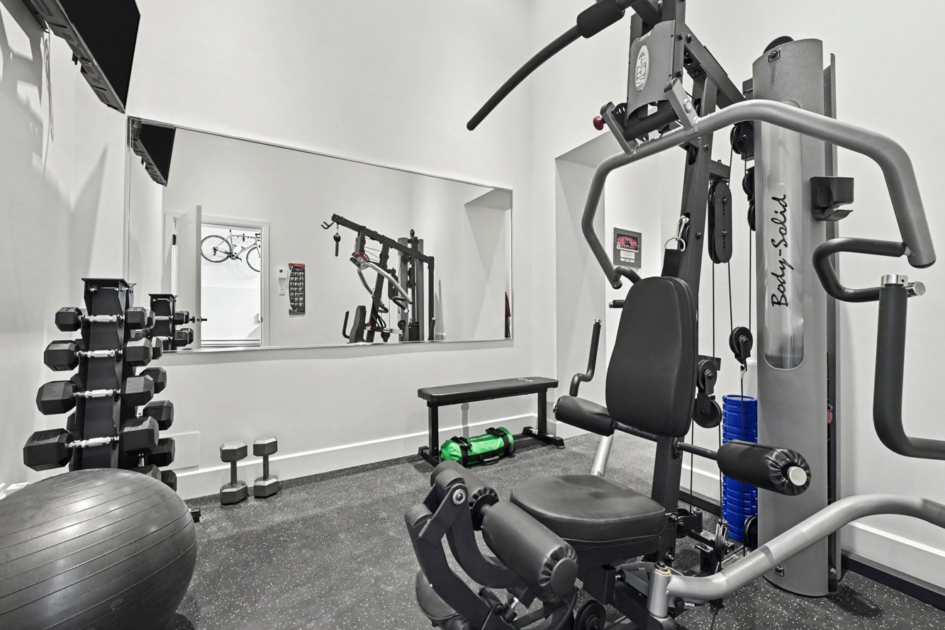 Gym fermé sur l'étage du garage