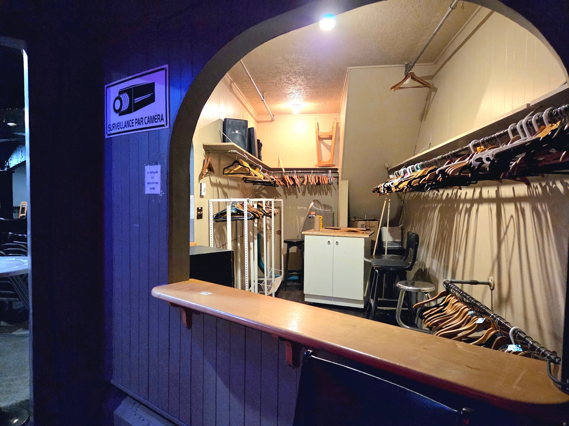 Vestiaire de salle de spectacle