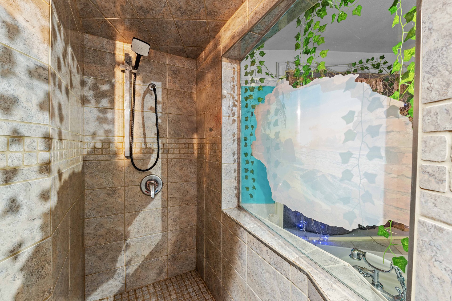 Douche et bain attenant à la chambre du sous-sol
