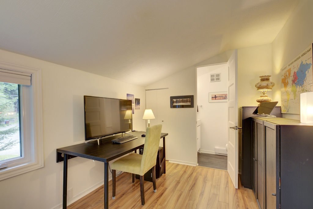 ou chambre avec salle d'eau adjacente