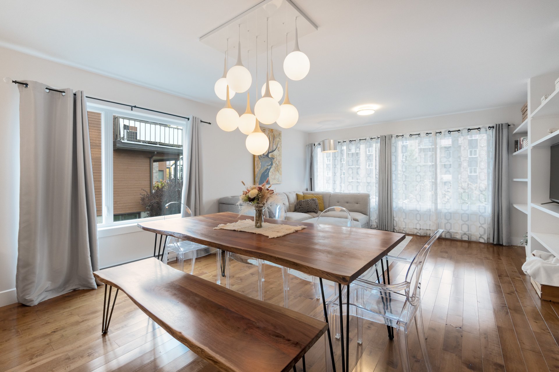 Unité de coin avec belle fenestration & luminosité