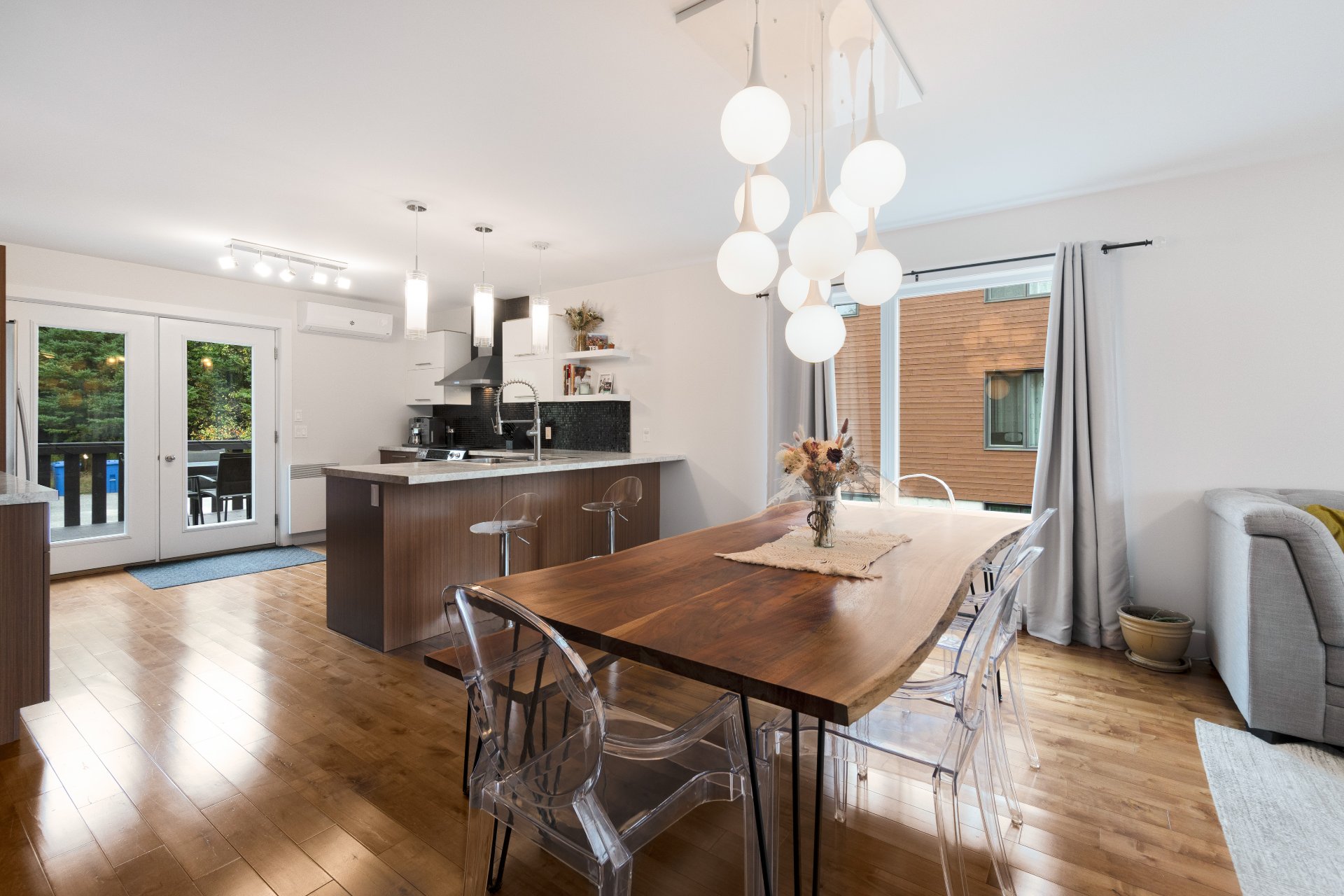 Ouverte sur la cuisine