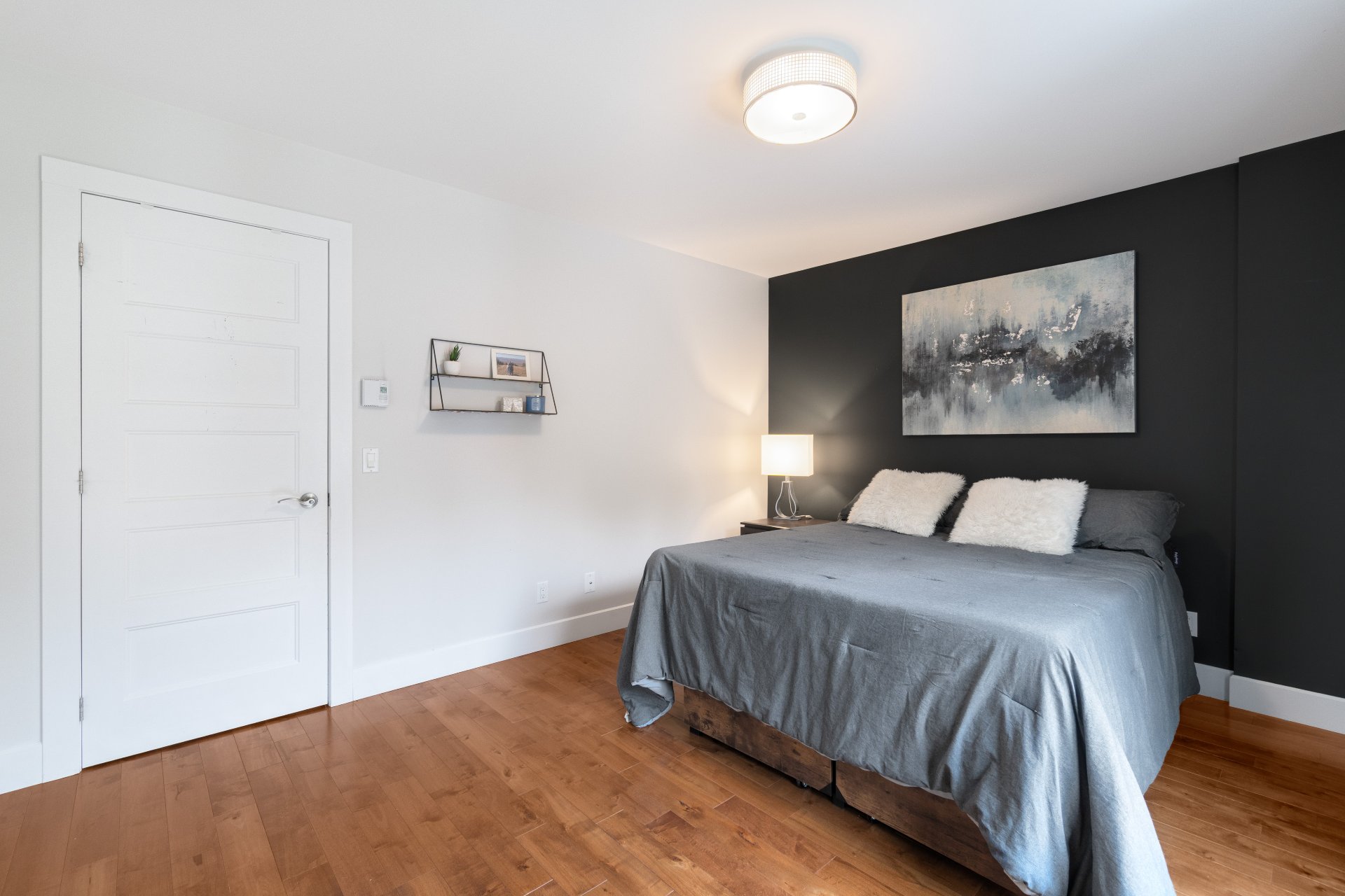 Plancher de bois et céramique sur cet étage