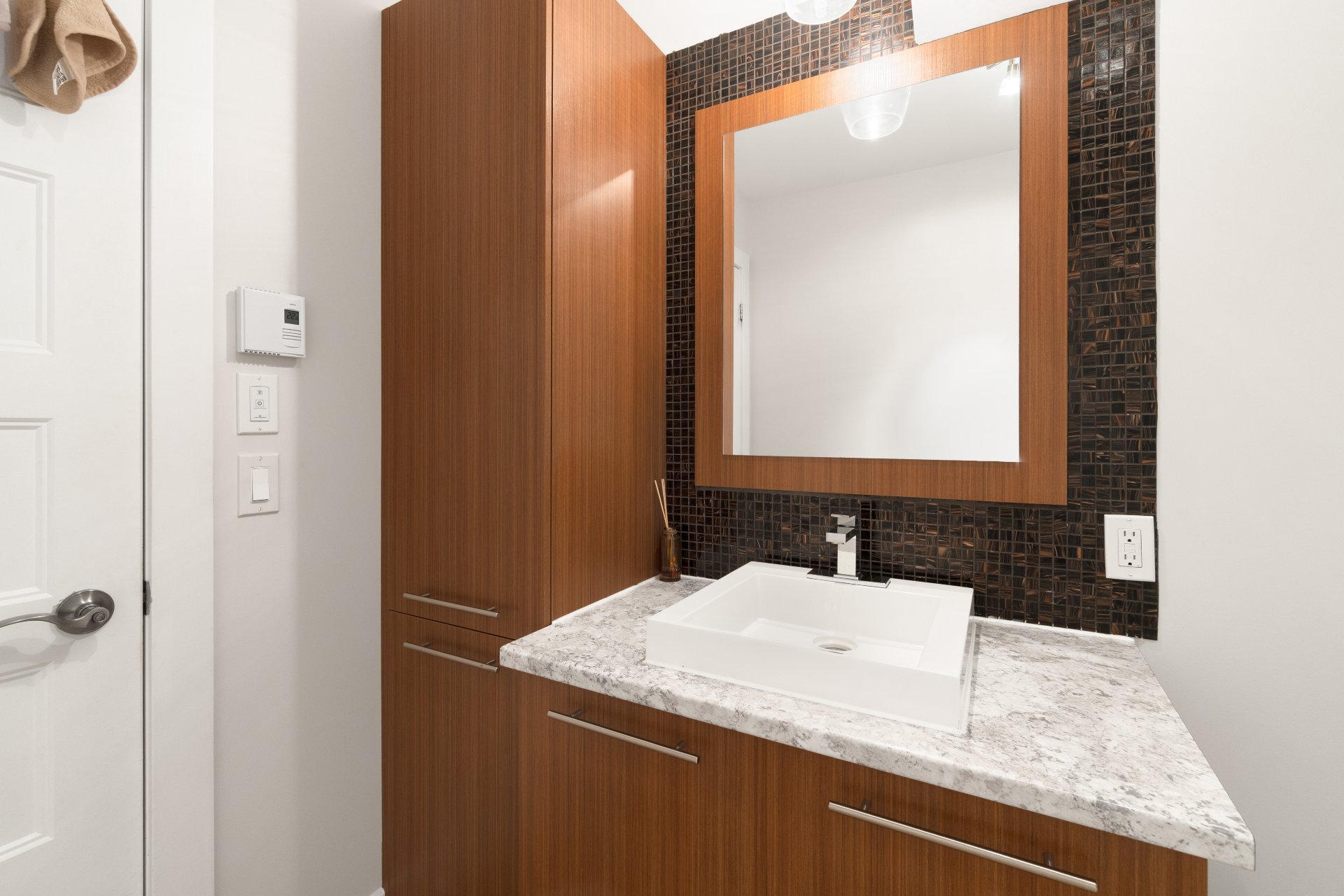 Beaucoup de rangement dans la vanité