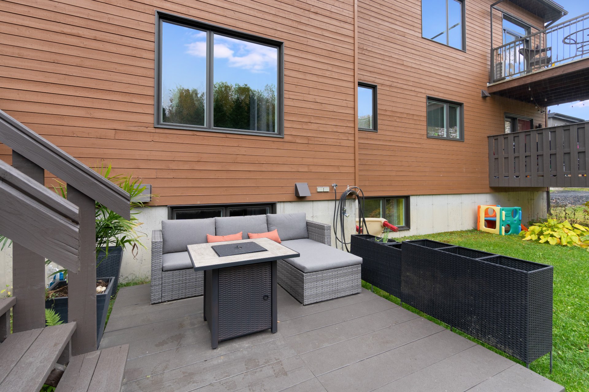 Balcon au niveau du sol