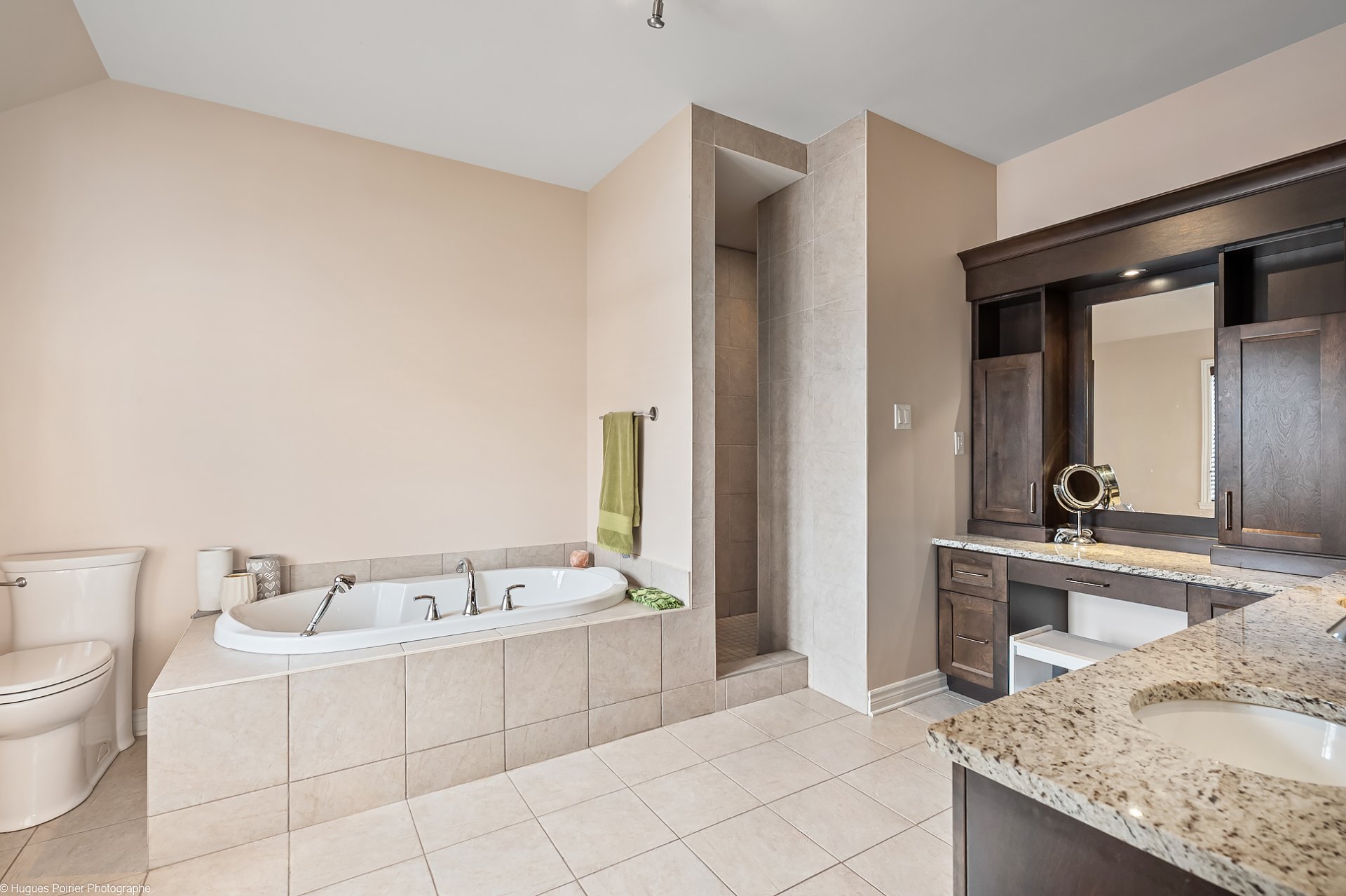 Salle de bains attenante à la CCP