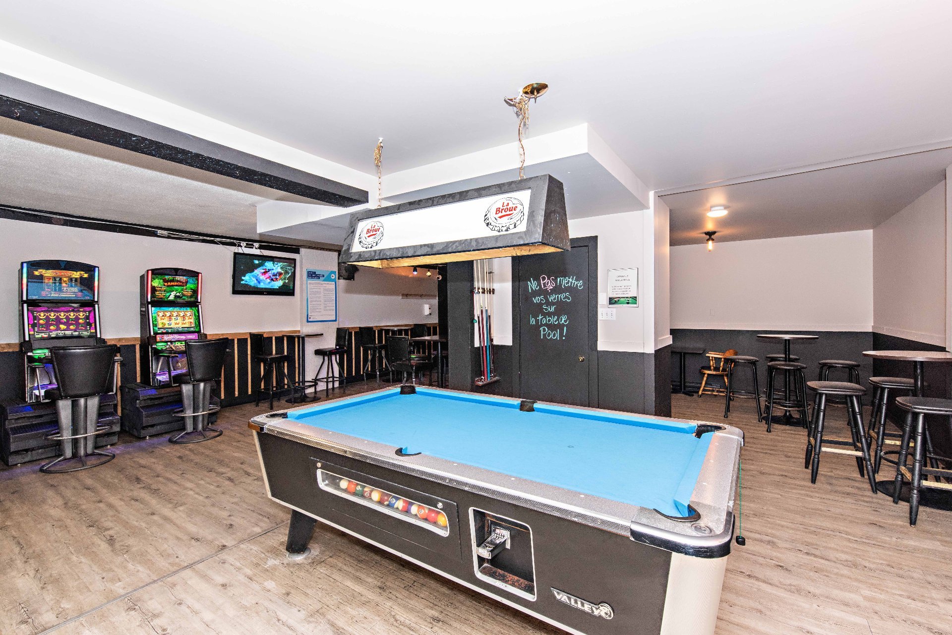 Bar