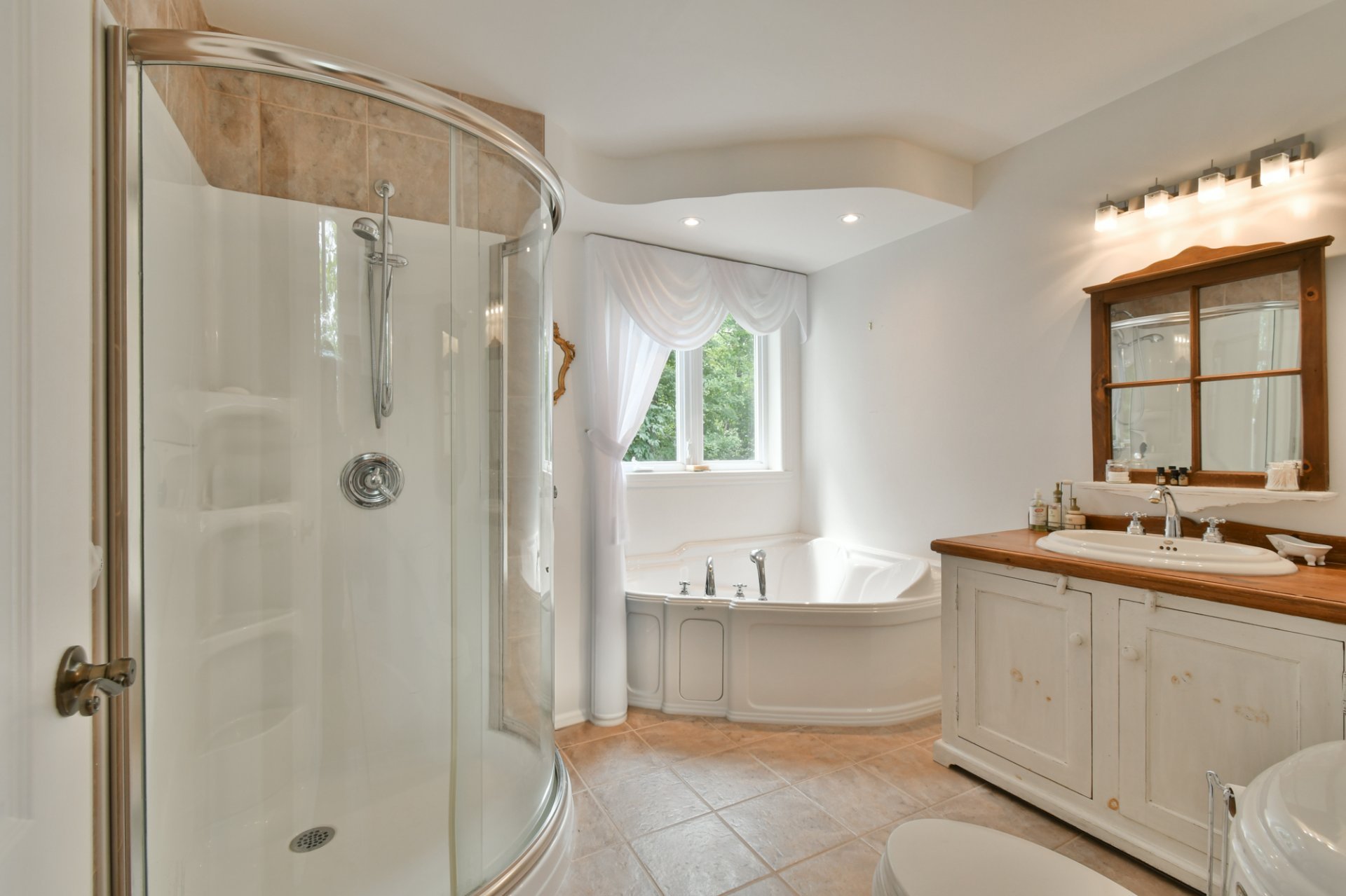 Salle de bains attenante à la CCP