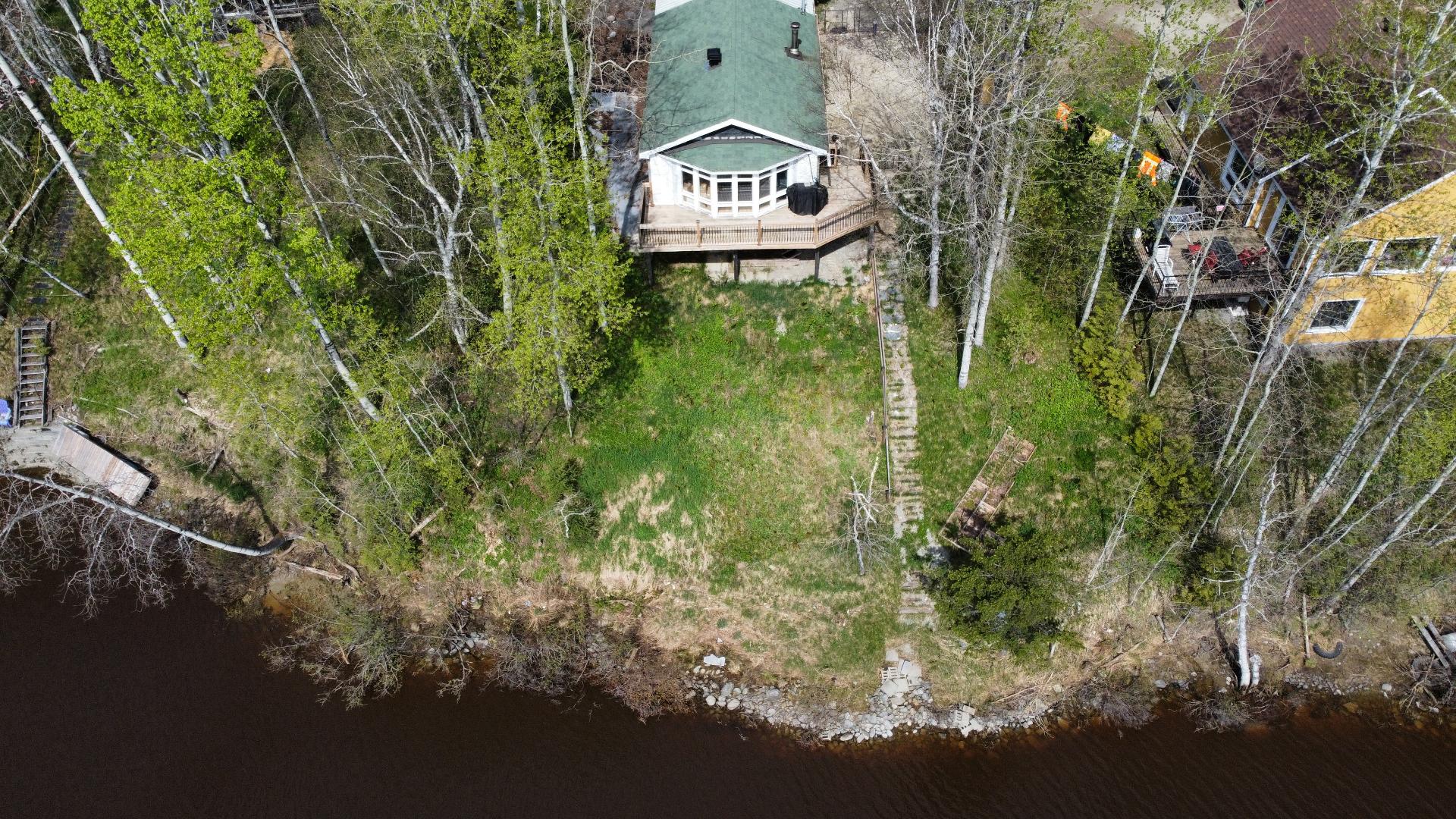 Accès au plan d'eau