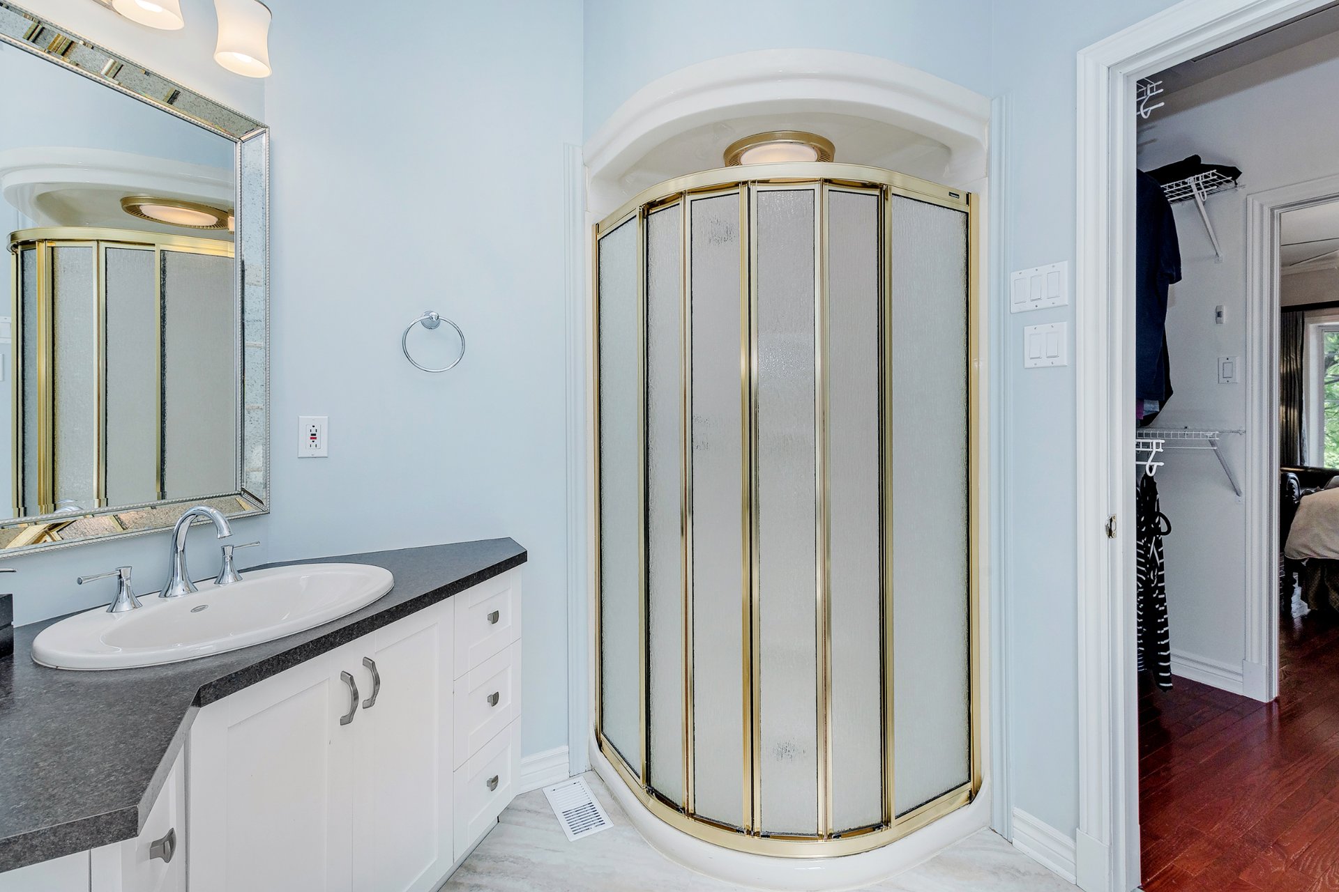 Salle de bains attenante à la CCP