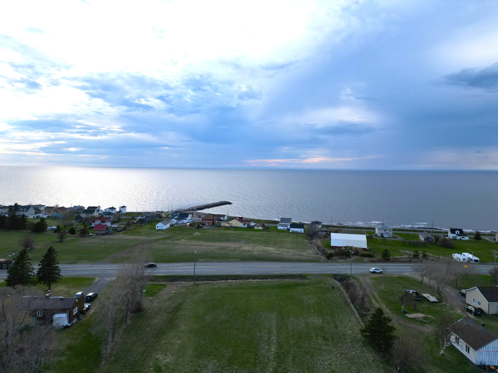 Vue sur le village et le quai de Baie-des-Sables