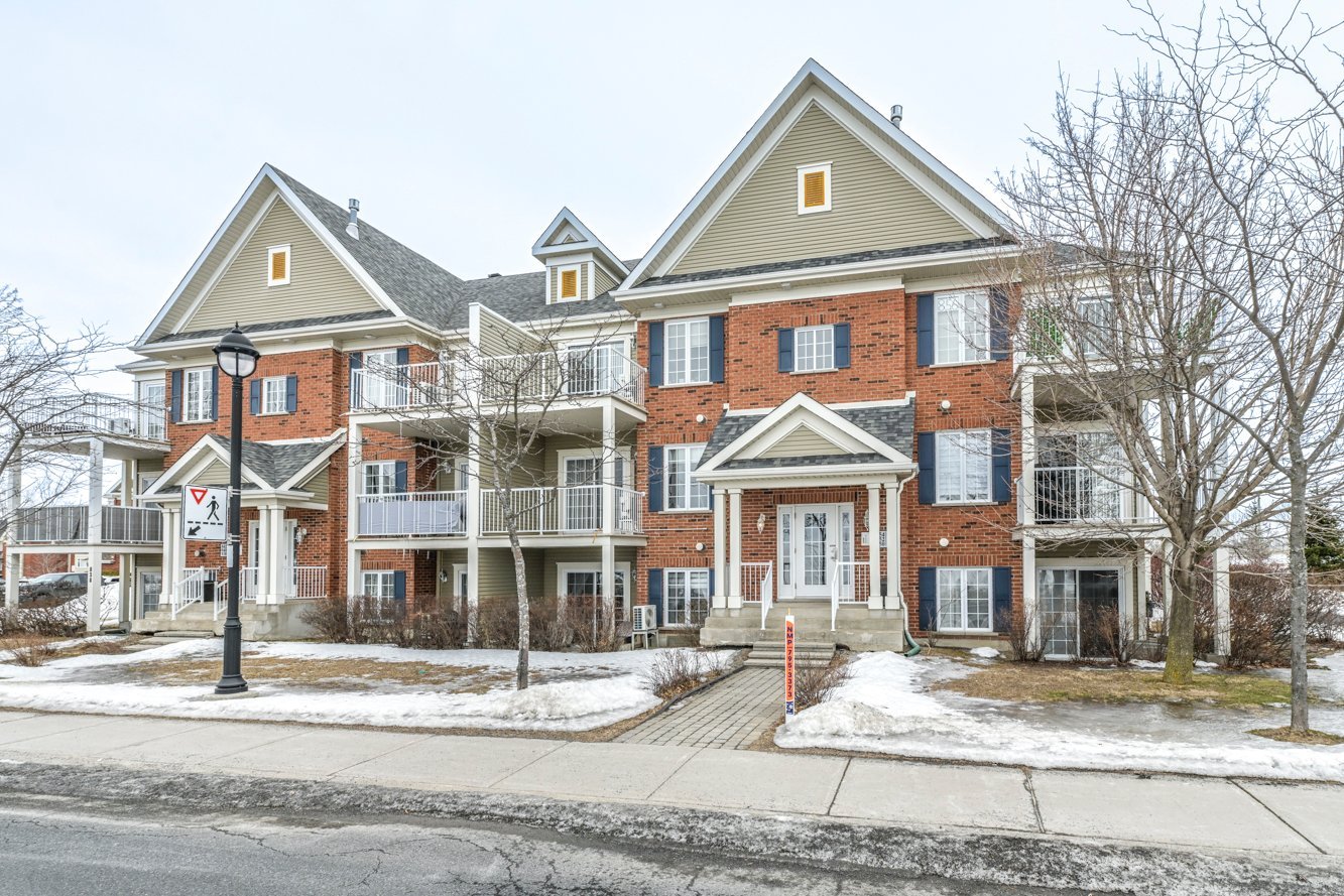 Situé à quelques pas du Train de Banlieue