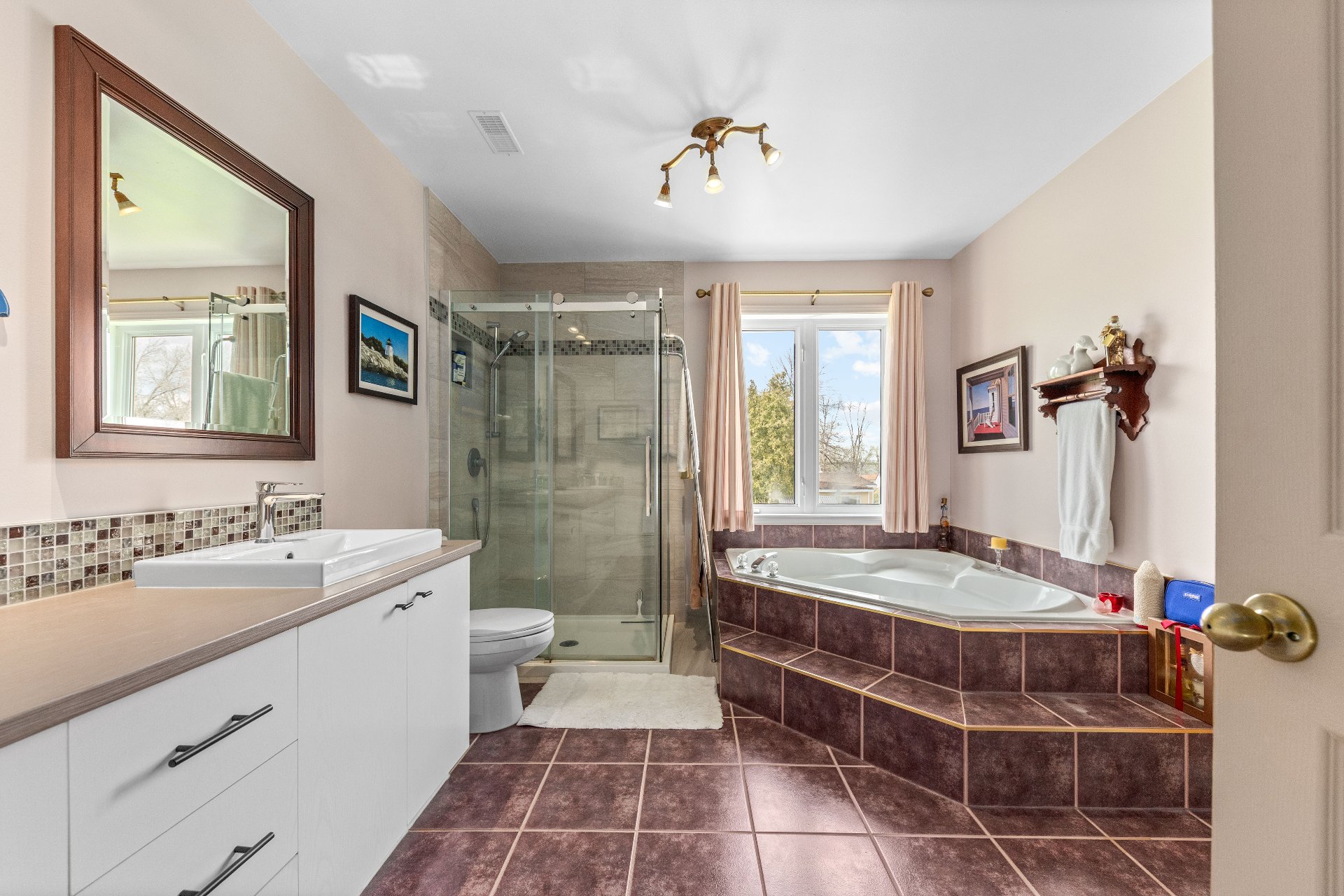 Ensuite bathroom
