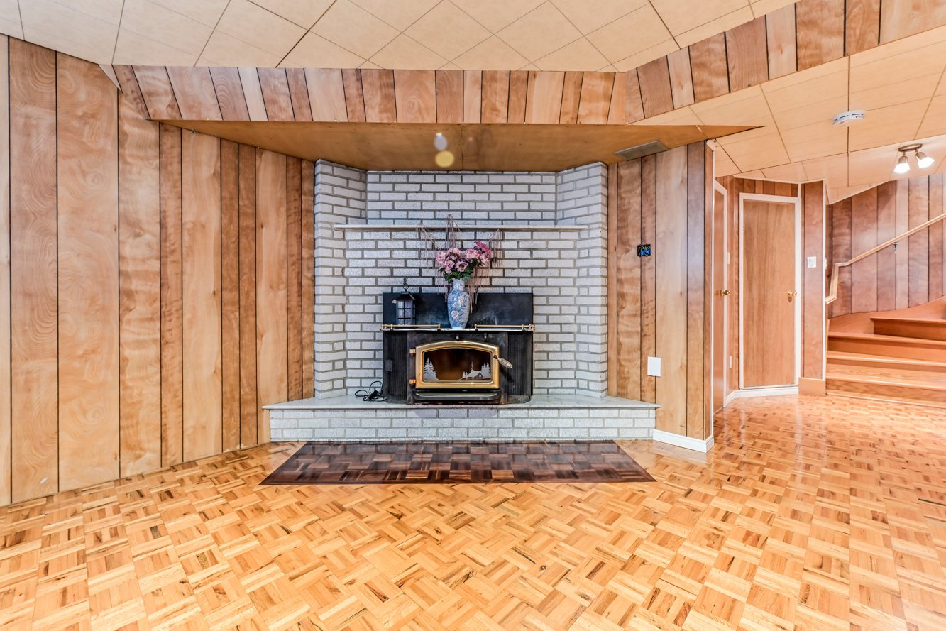 Foyer au bois condamné il y a plus de 10 ans