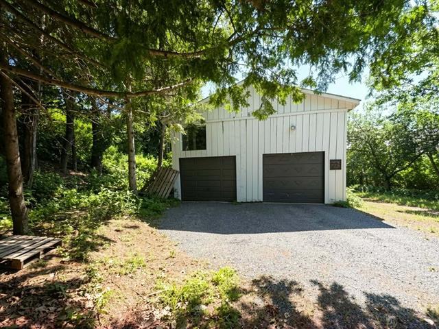 Grand garage double & rangement, 1 porte/locataire