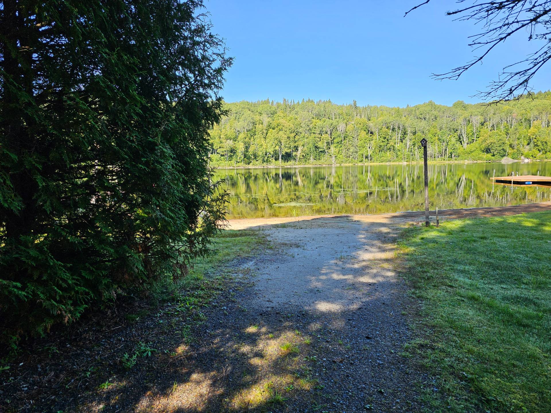 Accès au plan d'eau