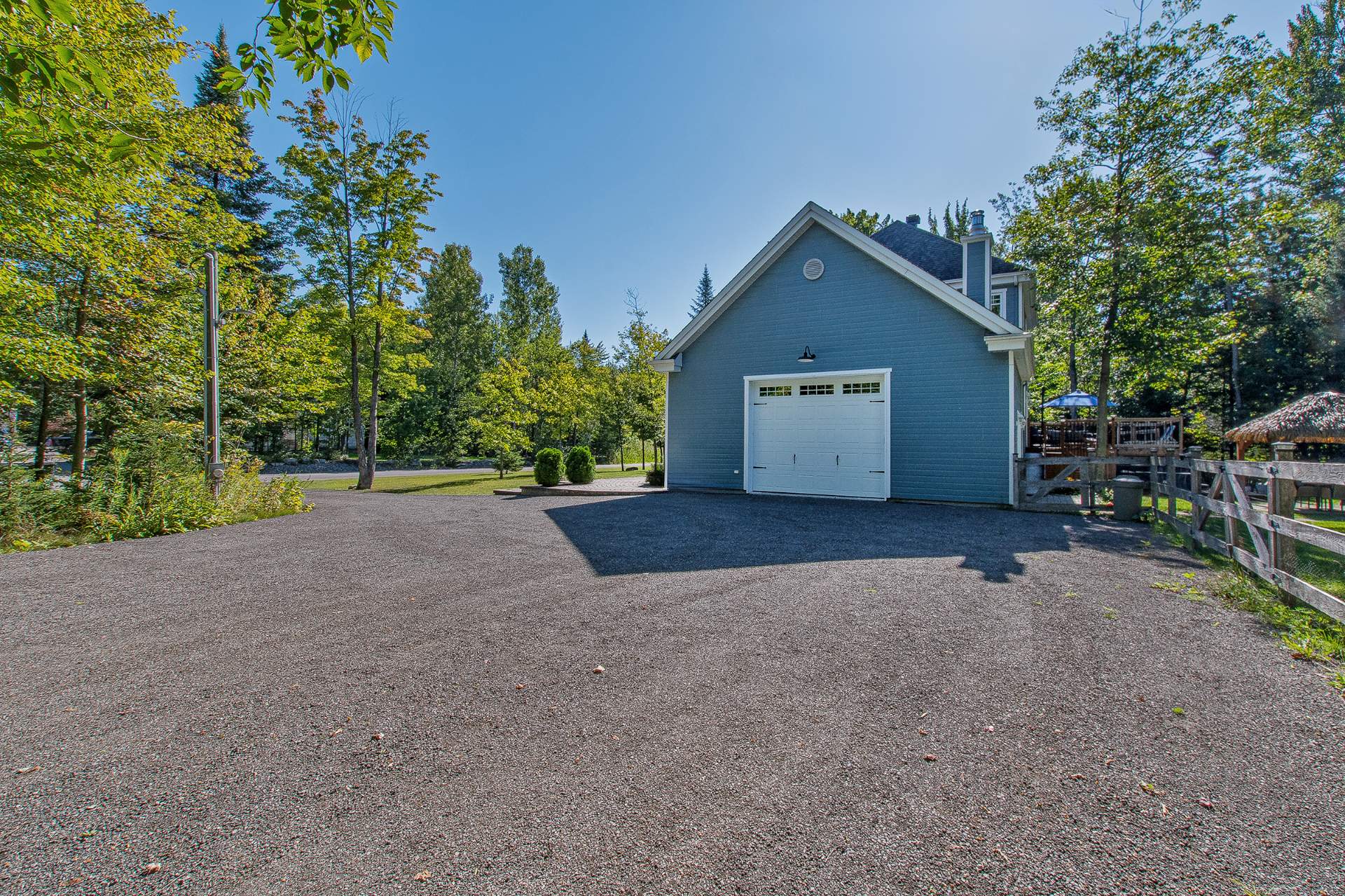 Garage intégré à la propriété
