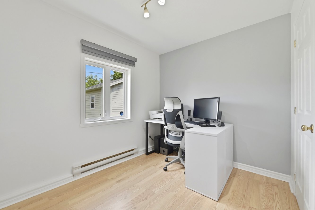Bureau ou chambre, avec garde-robe