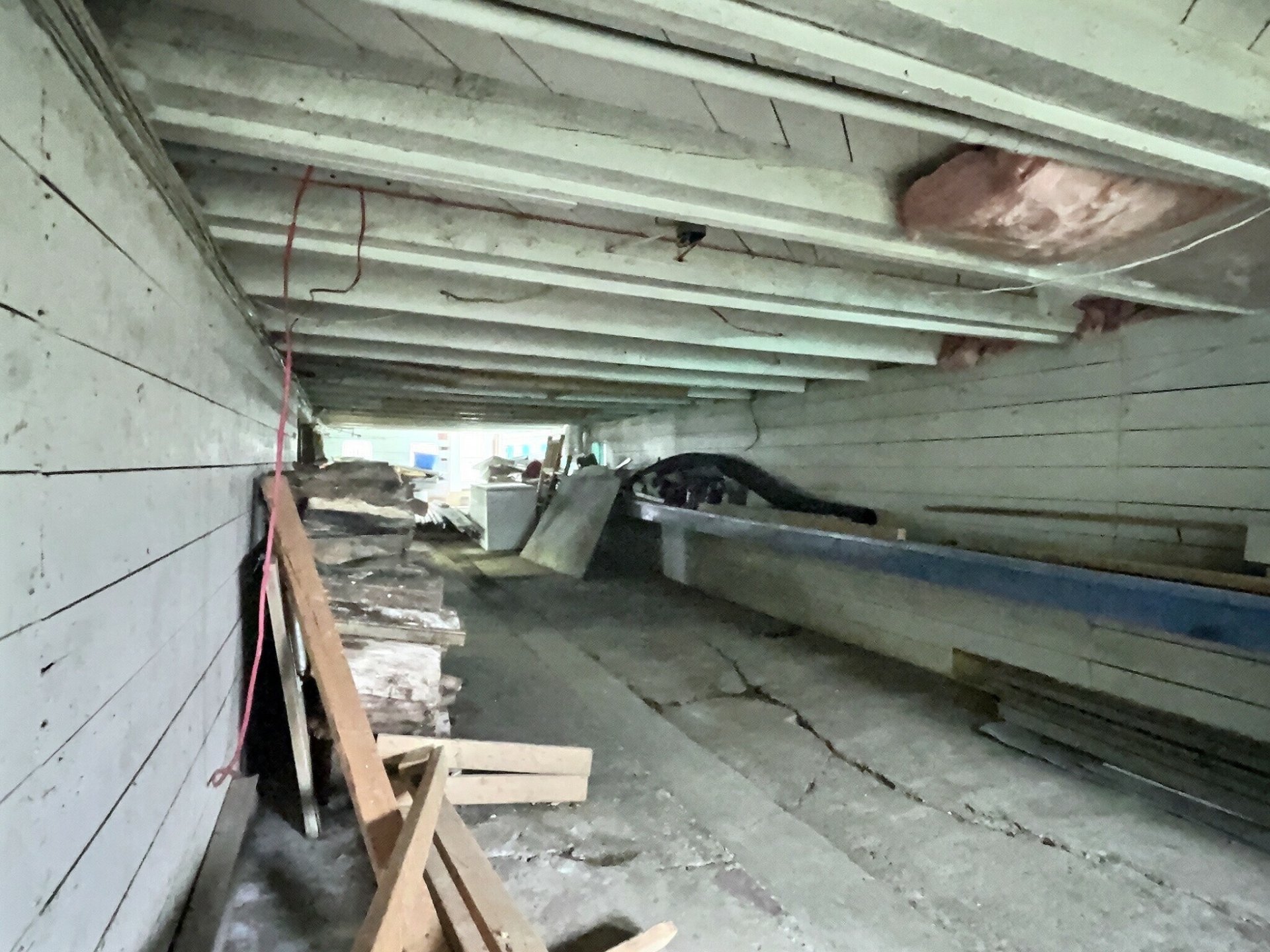 Sous-sol bâtiment-grange