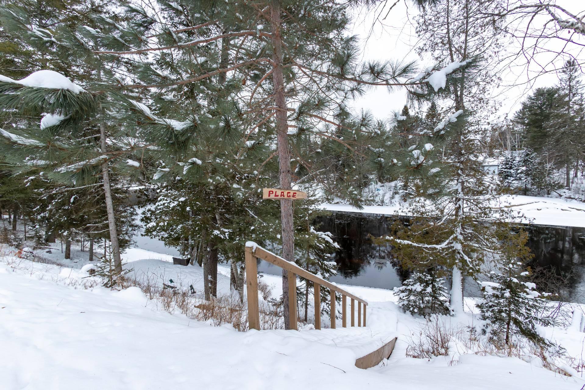 Accès au plan d'eau