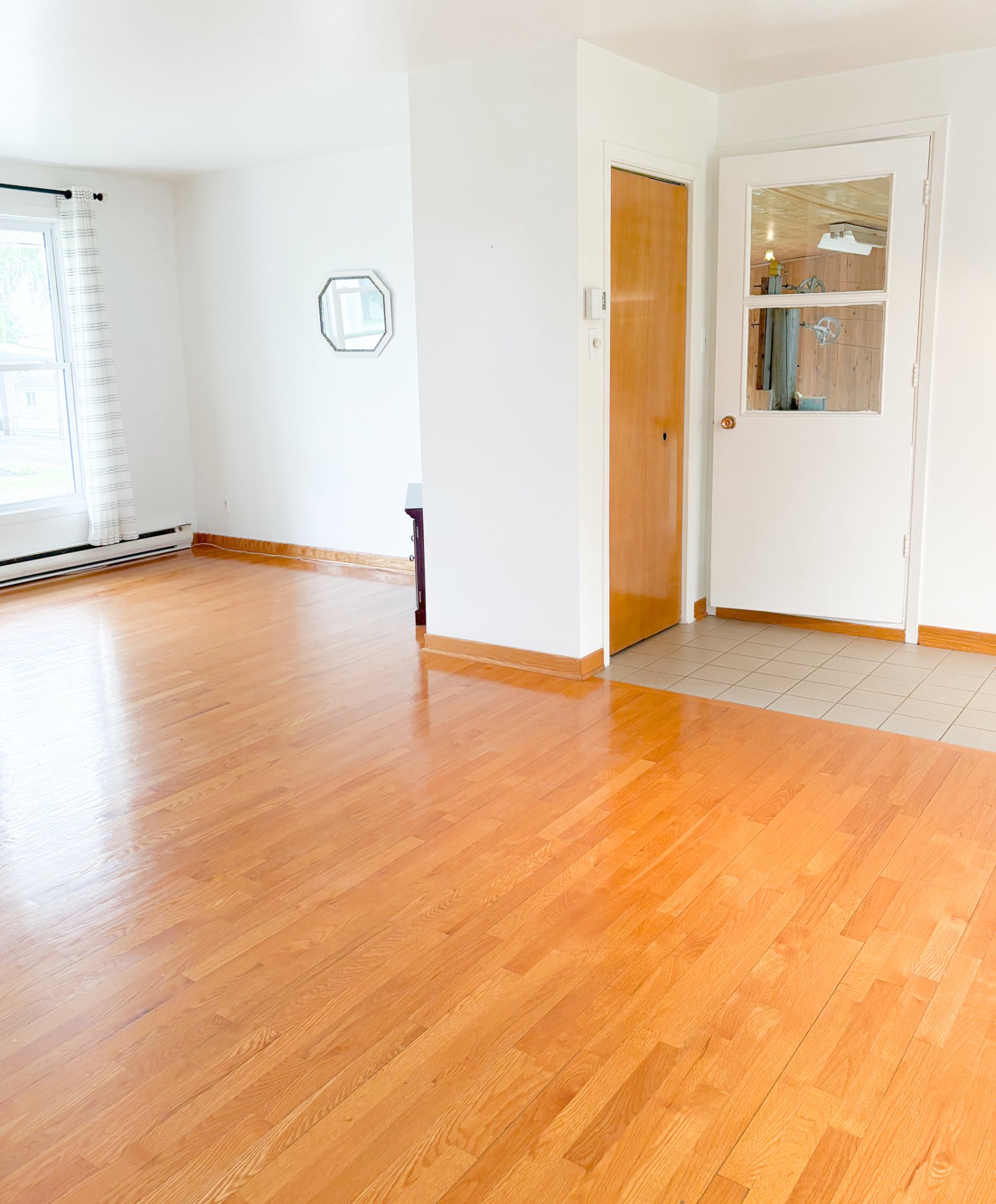 2 ième porte d'entrée par l'intérieur du garage