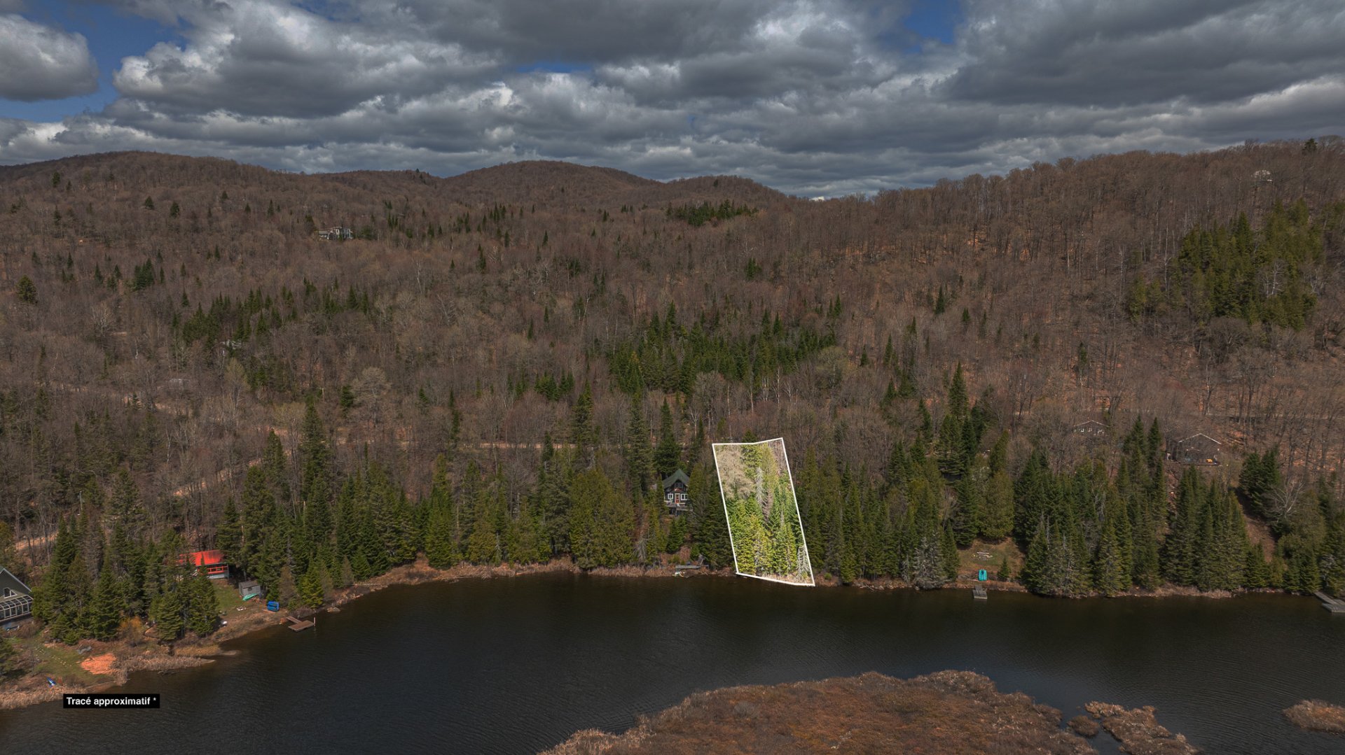 Terrain adjacent inclus dans la vente