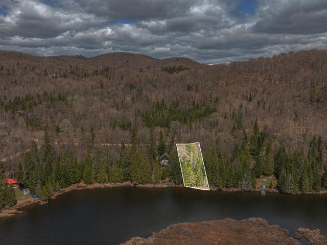 Terrain adjacent inclus dans la vente