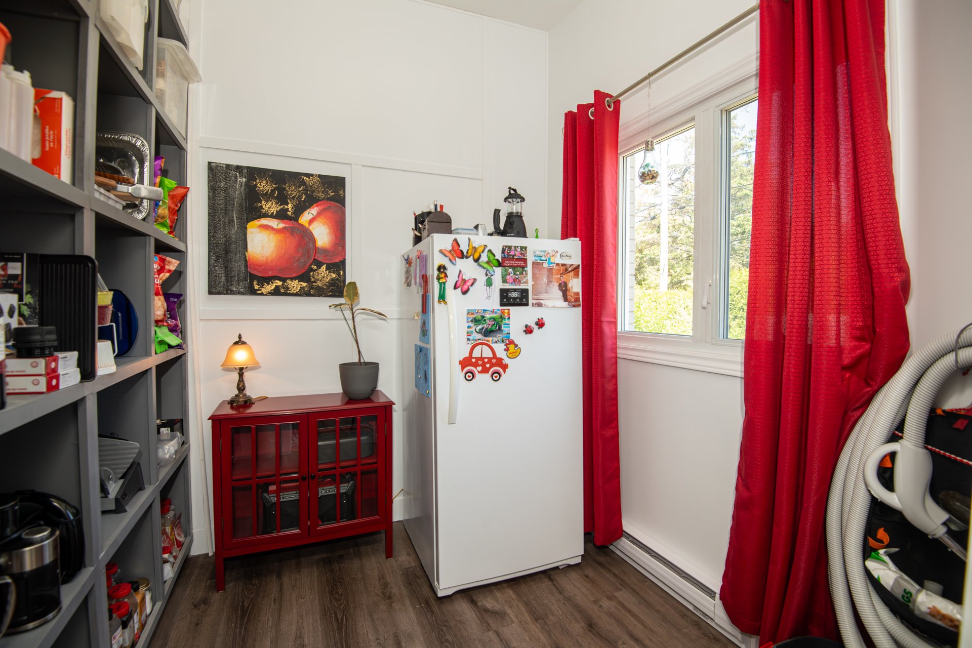 garde-manger, petit bureau, salle de jeu