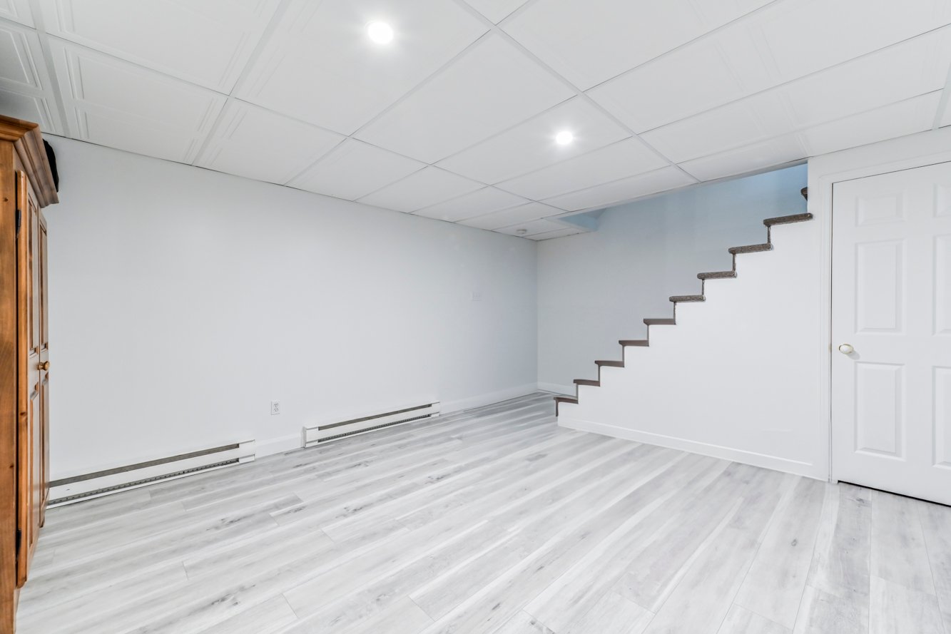 Espace pour salle de jeux ou 2e salon