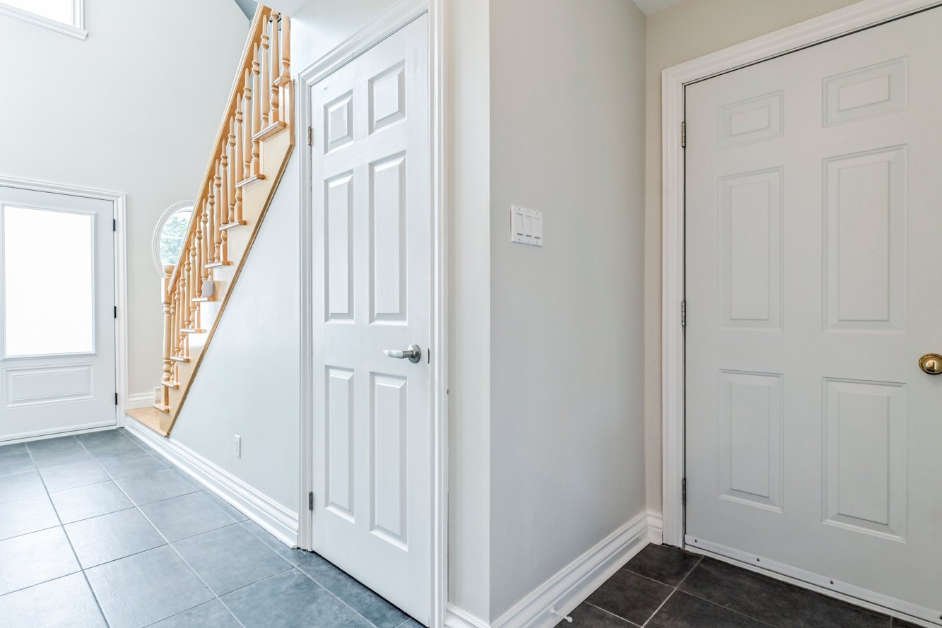 Porte intérieure vers le garage