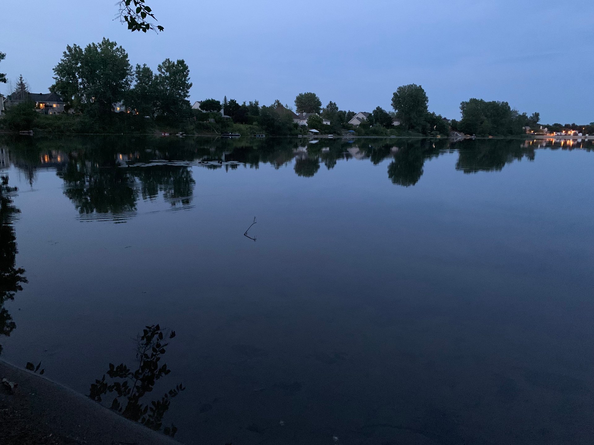 Accès au plan d'eau