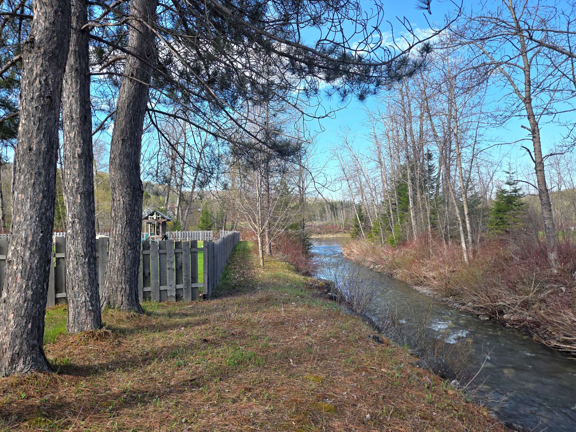 Accès au plan d'eau