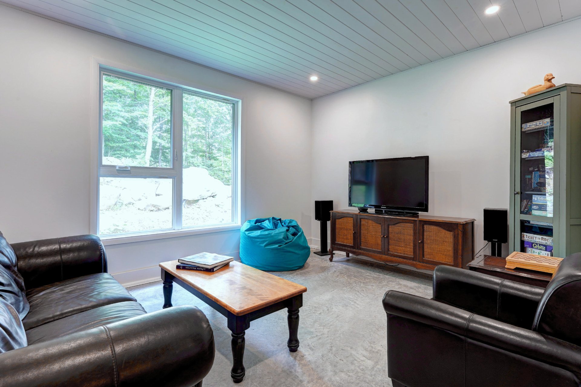 Or office/guest room