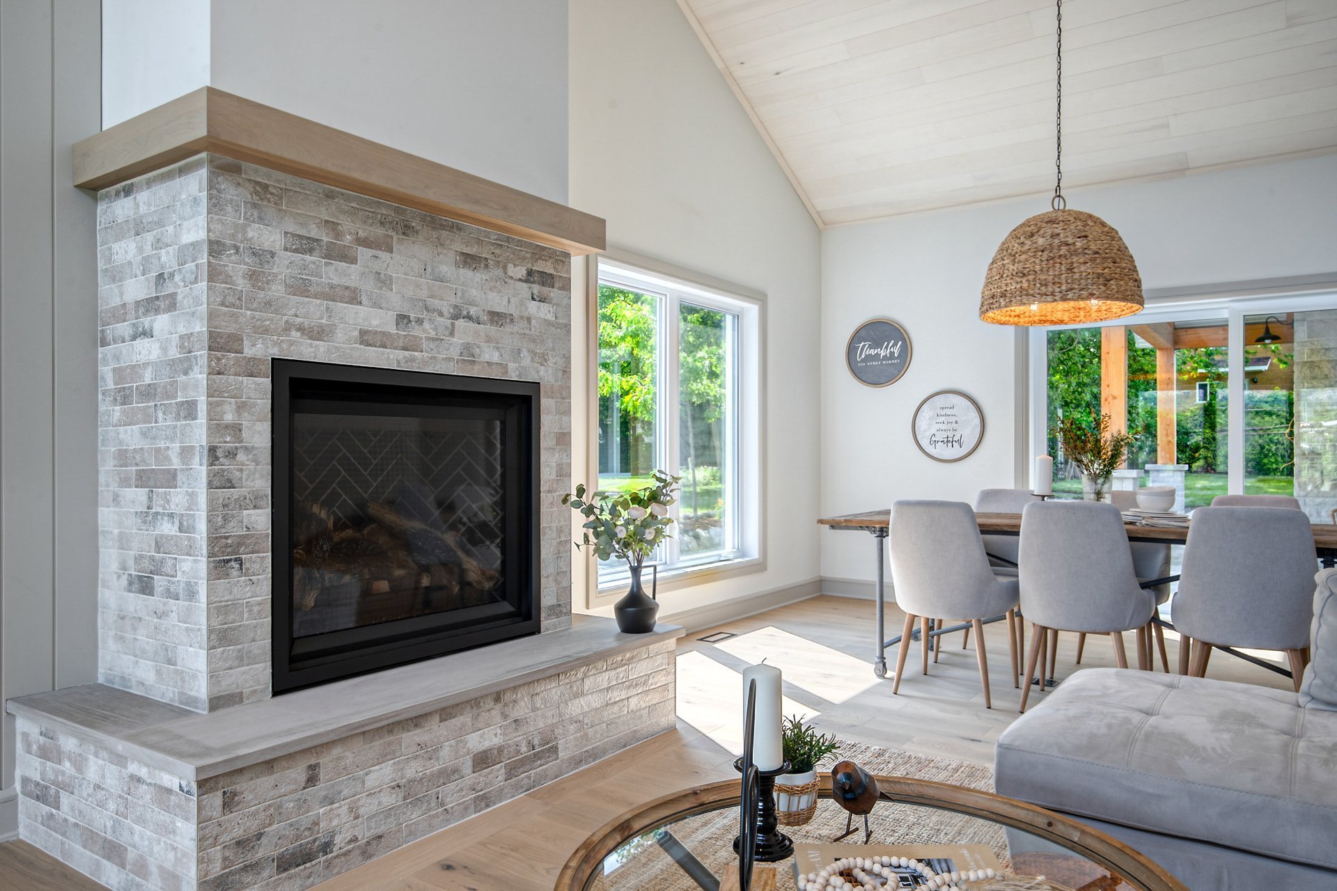 Magnifique manteau de foyer