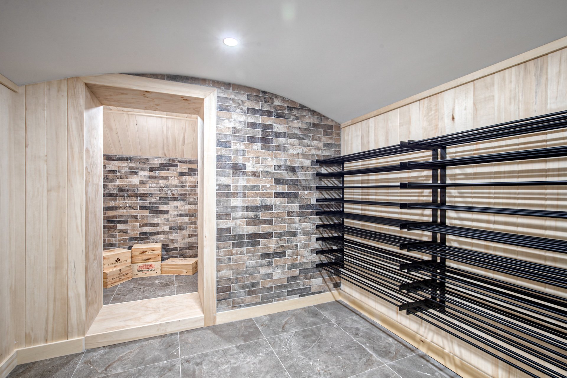 Grand espace cellier