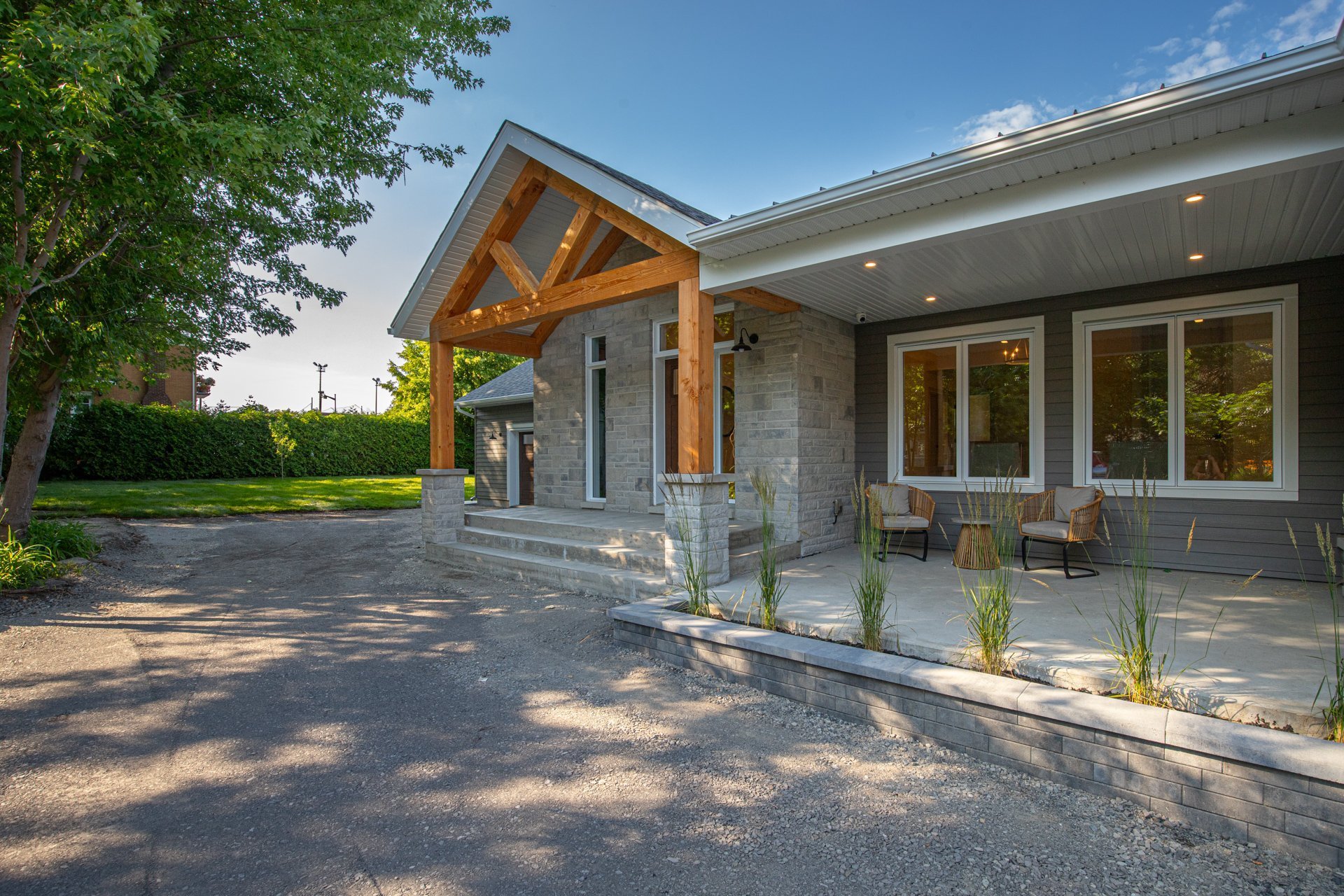 Grande allée pour plusieurs véhicules