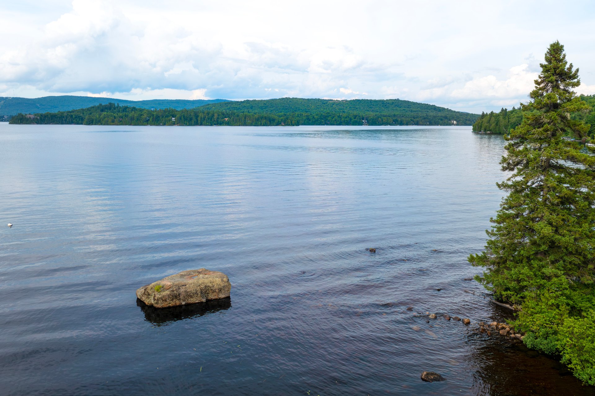 Access to Lake Archambault