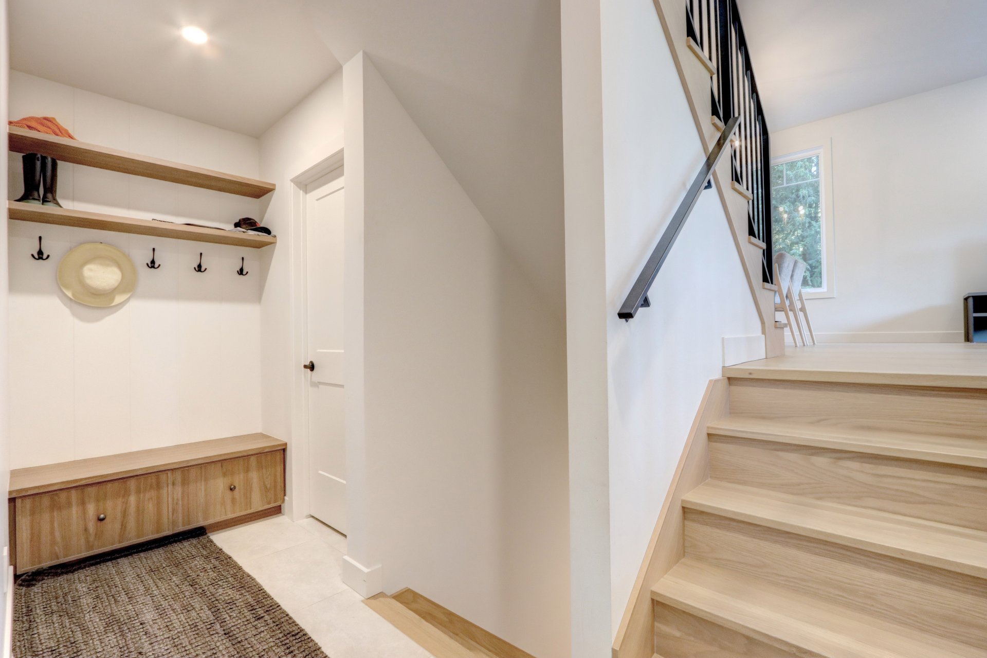 Entrée côté garage