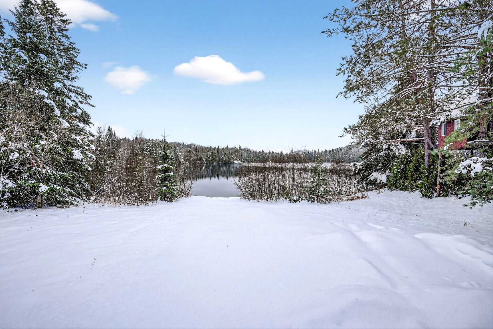 Accès au plan d'eau