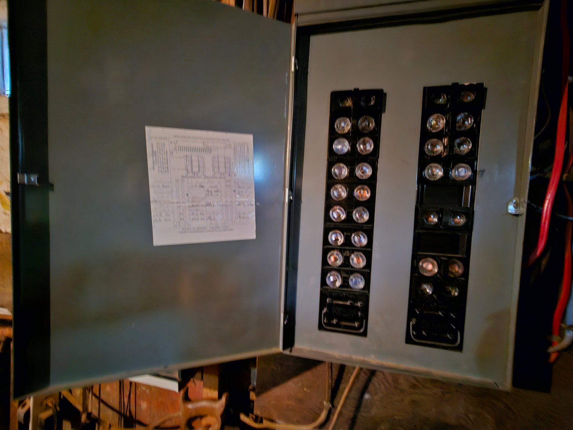 Panneau électrique à fusibles